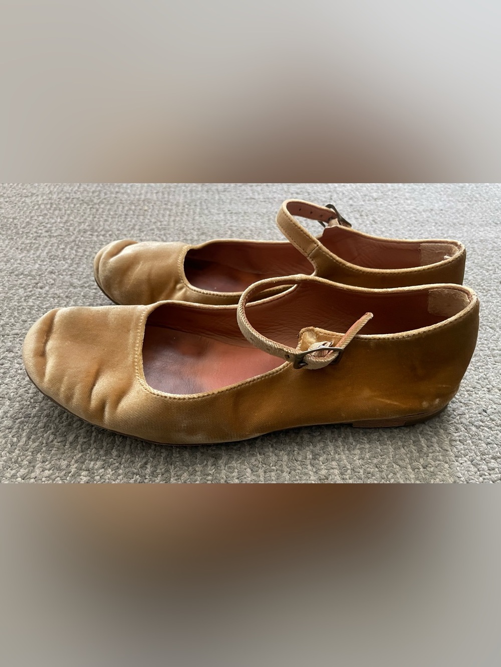 DOEN Women’s Mary Jane Gold Velvet Ballet Flats - Picture 3 of 8